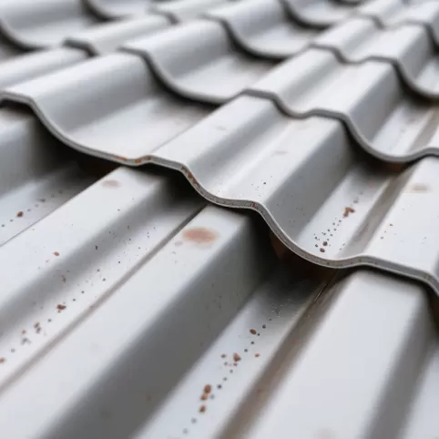 Jak znaleźć krokwie pod blachodachówka